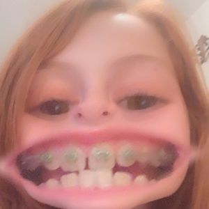 Meet your Posher, Chloe